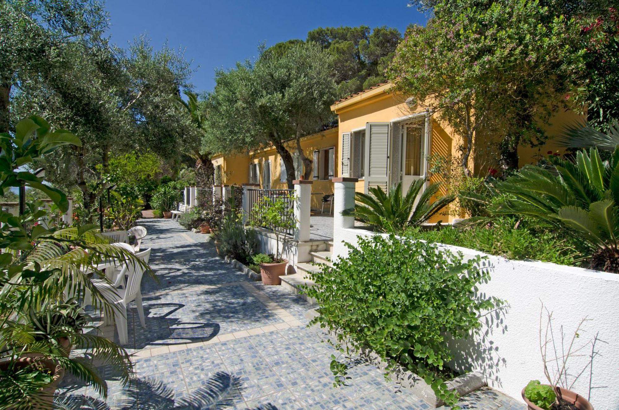 Hotel Paola Carloforte  Extérieur photo