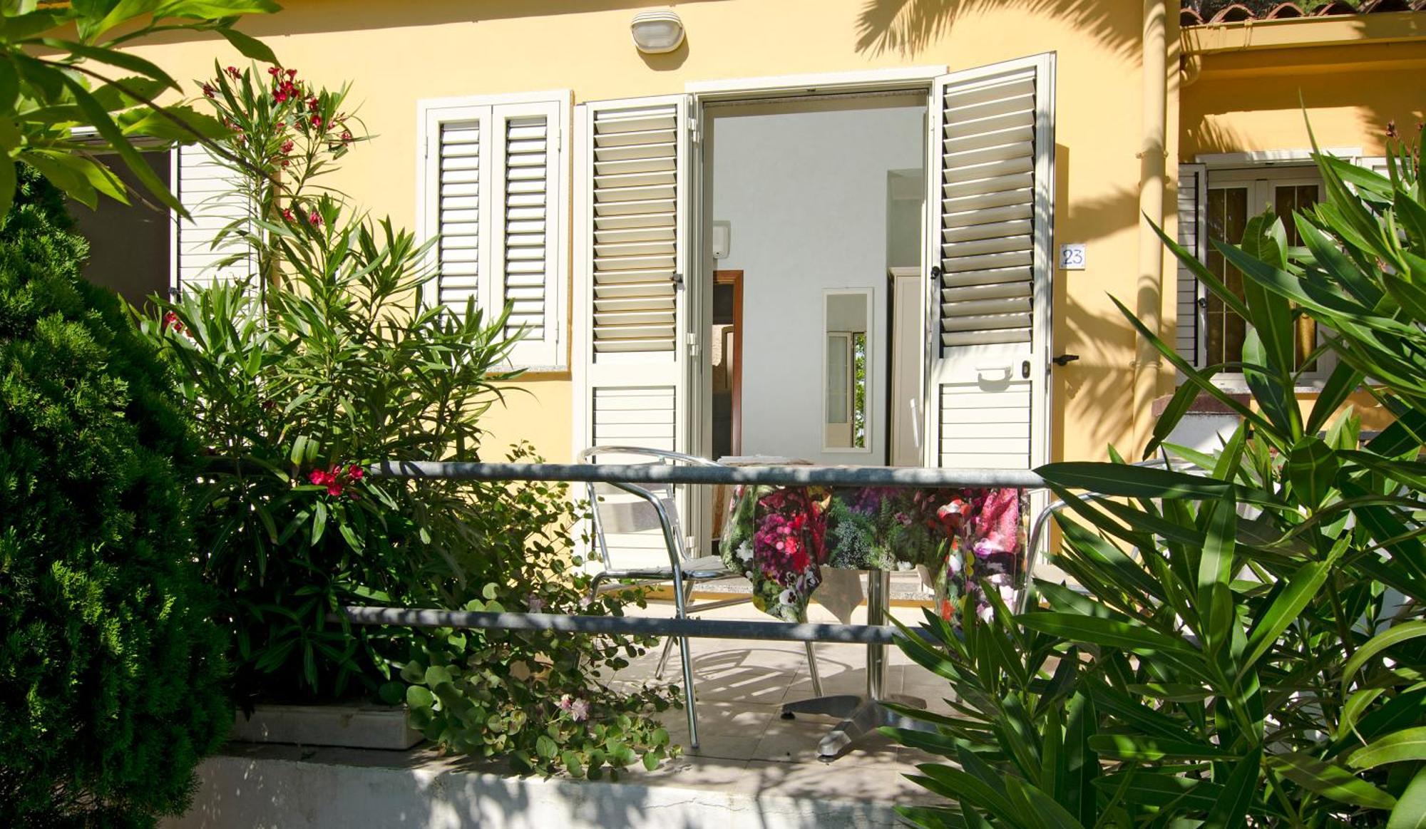 Hotel Paola Carloforte  Extérieur photo